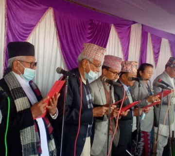 प्रदेश १ मा नवनियुक्त आठ मन्त्रीले लिए शपथ 